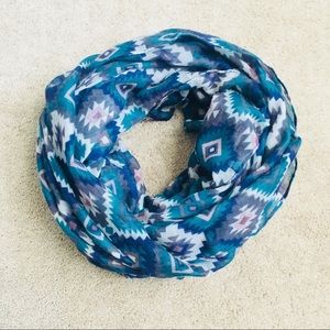 💙Blue Aztec Pattern Infinity Scarf💙